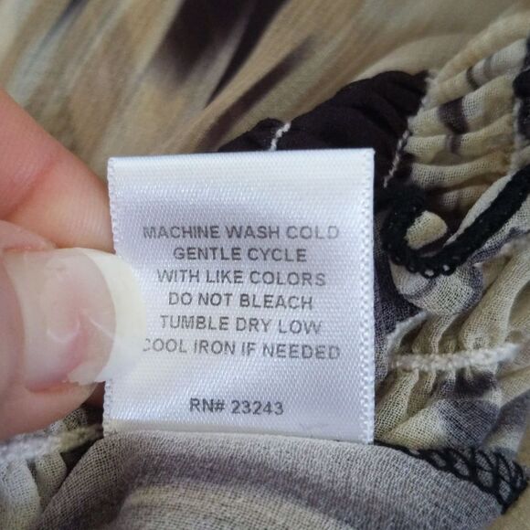 New York & Company sheer puff sleeve, tie neck blouse, brown & tan M - Picture 7 of 7